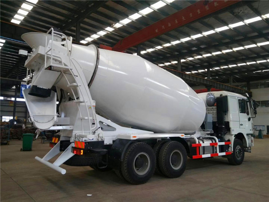 聯(lián)合重卡12方攪拌車(chē)