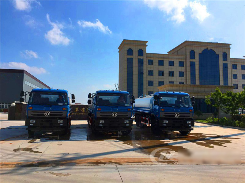 云南客戶批量訂購(gòu)的東風(fēng)后雙橋?yàn)⑺囀状伟l(fā)車3臺(tái)